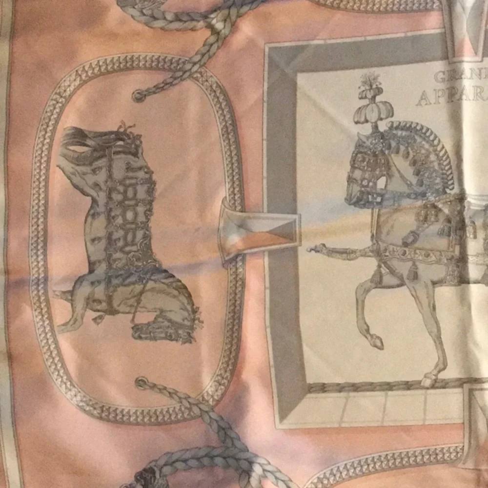 34" x  34" Hermès Grand Aparat in ✨RARE✨ Gray/Rose Pâle/Pink Colorway! - Picture 7 of 8